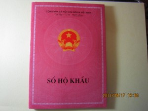 Vì cuốn sổ này anh Kỳ vừa phải đặt vé máy bay giờ chót từ Nhật về Việt Nam để cứu lấy hạnh phúc gia đình. 