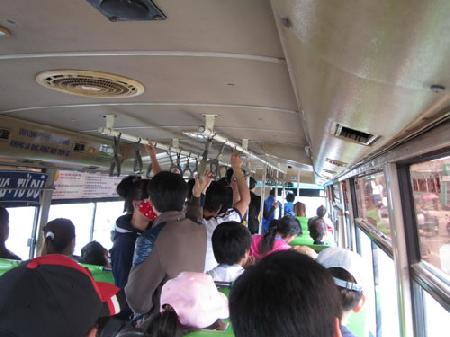 Tệ nạn "bao vây" xe buýt: Tập trung giám sát an ninh