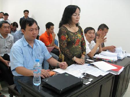Vụ Quản lý thị trường Hà Nội bị kiện: Đổ thừa... báo chí