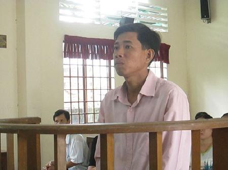 Tăng hình phạt thầy giáo cưỡng dâm học trò lên 4 năm tù