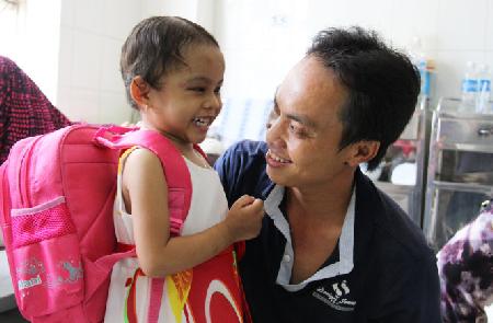 Vụ bé 4 tuổi bị bạo hành: Xác định cha ruột bé Kim Ngân