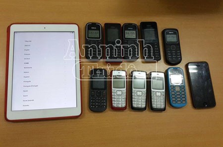 Ipad và và hàng chục chiếc điện thoại di động Hòa dùng để quản lý gái bán dâm