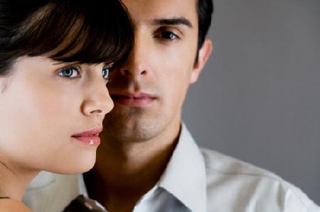 Phụ nữ nên làm gì khi biết chồng ngoại tình?