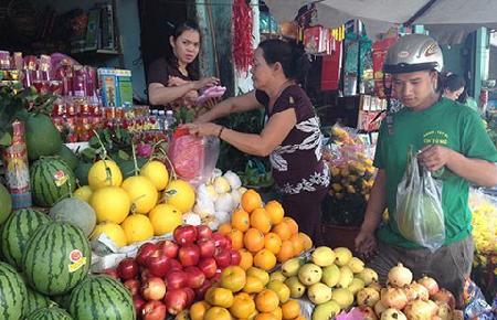 Người tiêu dùng Việt sợ hoa quả Tàu nhưng dễ dãi với hàng Thái