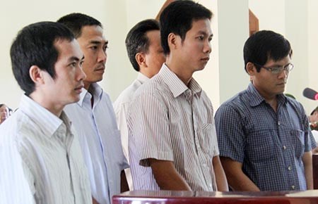 Yêu cầu khởi tố viện trưởng VKSND TP Tuy Hòa